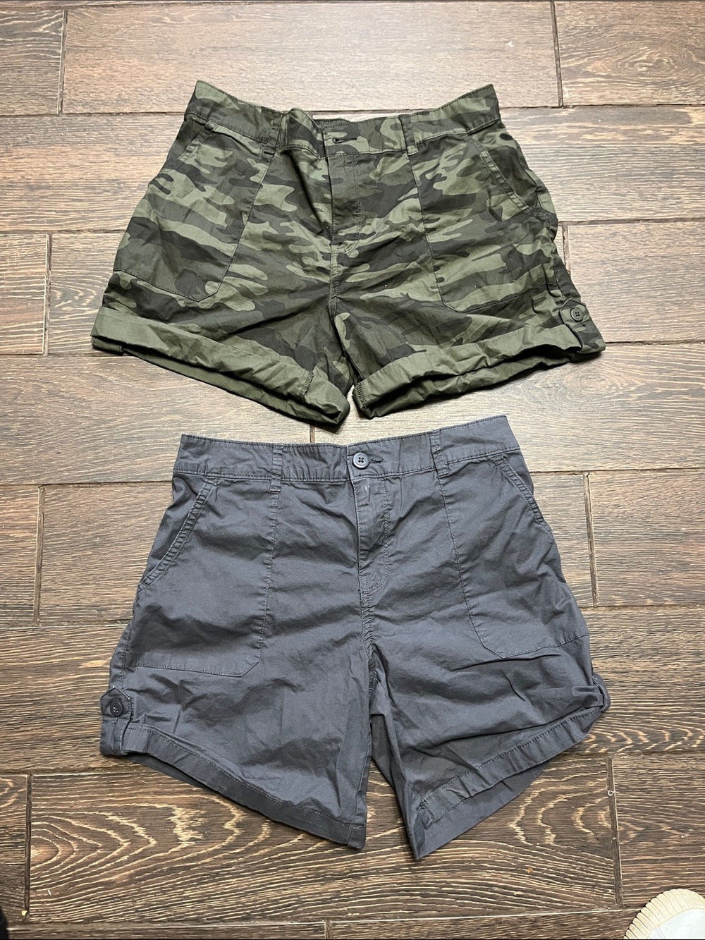 2 Shorts - Olive Camo & grey size M